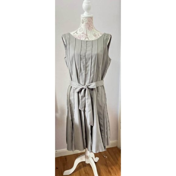 Calvin Klein Pleated Dress – Timeless Elegance | Size Large - Picture 1 of 1